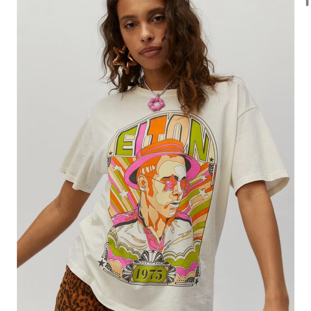 Daydreamer Elton John 1975 Graphic Tee in Stone Vintage - Size S
